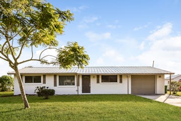 2621 10th St Englewood, FL 34224